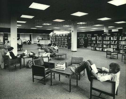 1980, University of Wisconsin-Waukesha's library and student lounge - Historic Images