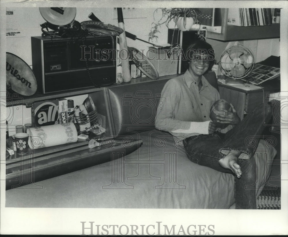 1976 Scott Shafer in his room at University of Wisconsin-Madison - Historic Images