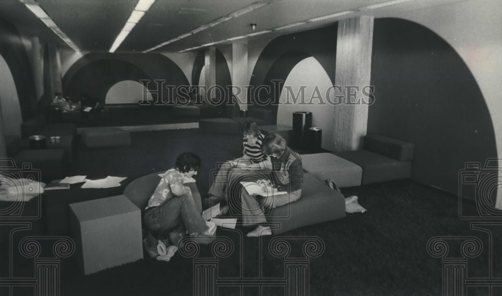 1977, Small study and privacy areas at library, UW-Green Bay - Historic Images