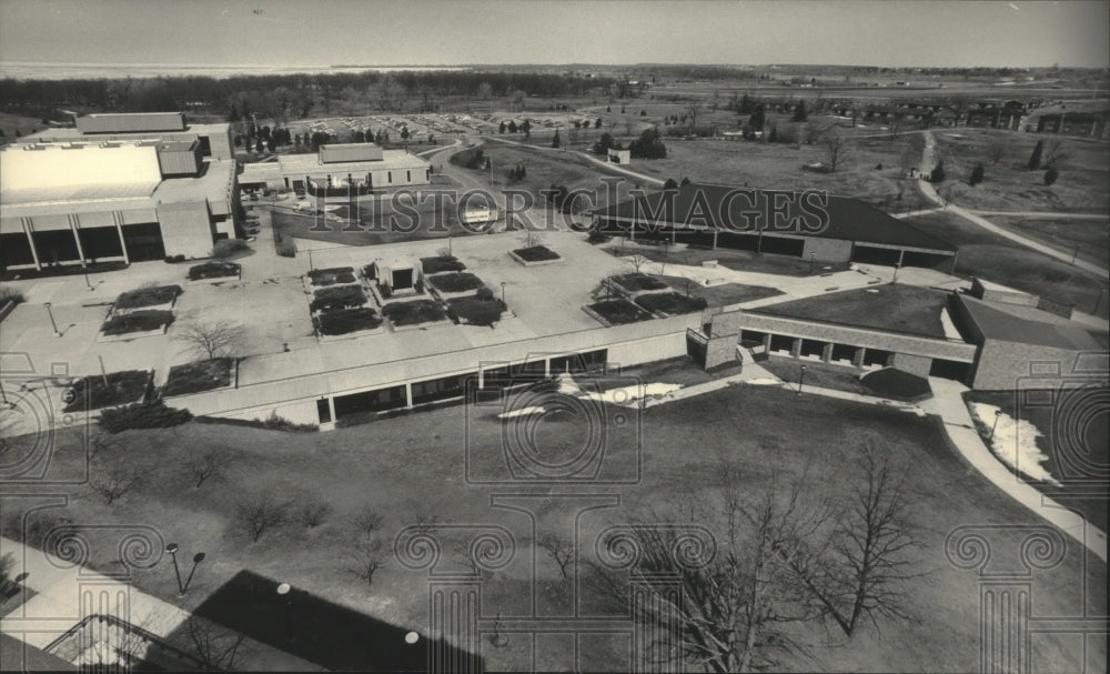 1986 Press Photo An aerial view of The University of Wisconsin-Green Bay - Historic Images