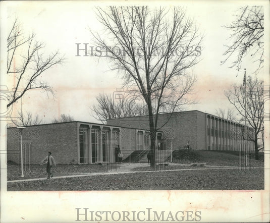 1964, Exterior of University of Wisconsin-Green Bay building - Historic Images