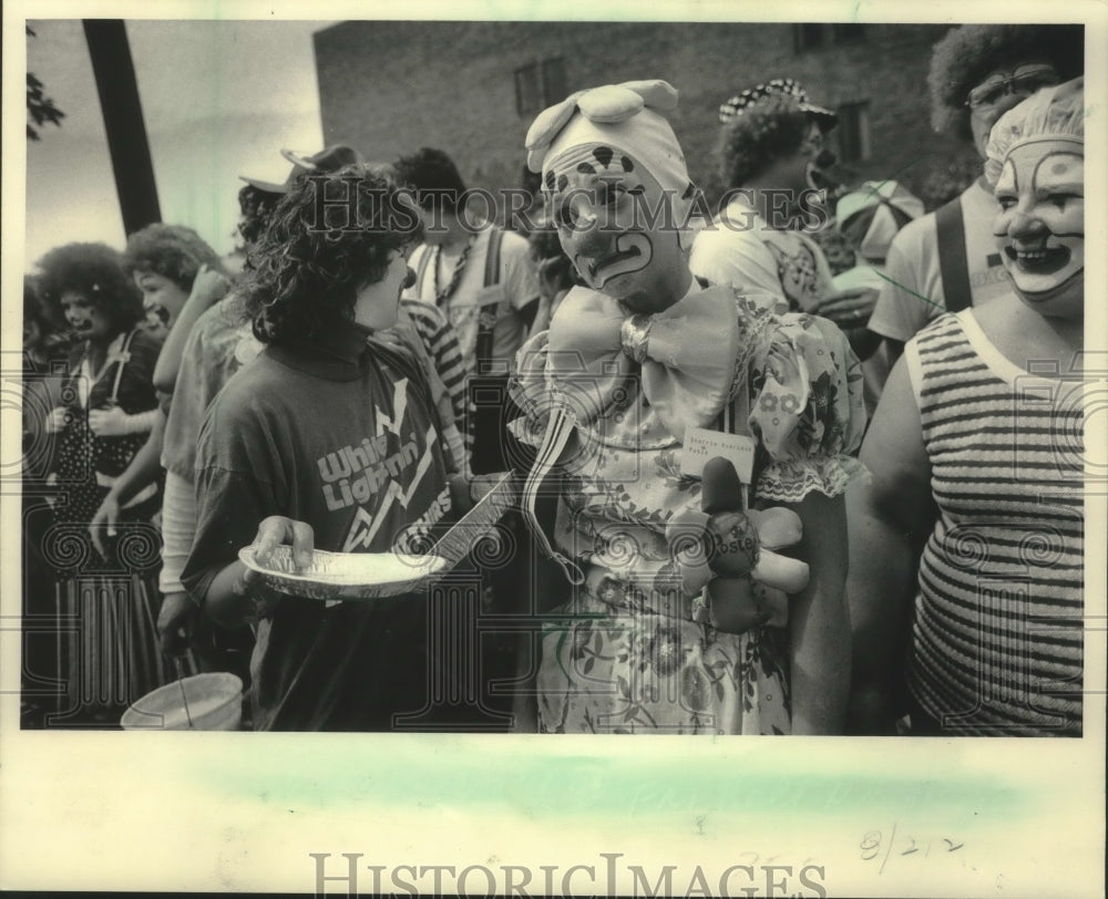 1984 Press Photo University of Wisconsin at La Crosse clown workshop expressions - Historic Images