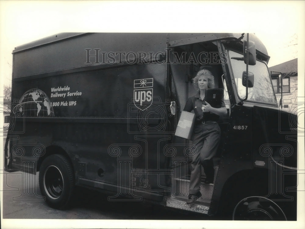 1997, Delivery by the United Parcel Service - mjc14817 - Historic Images