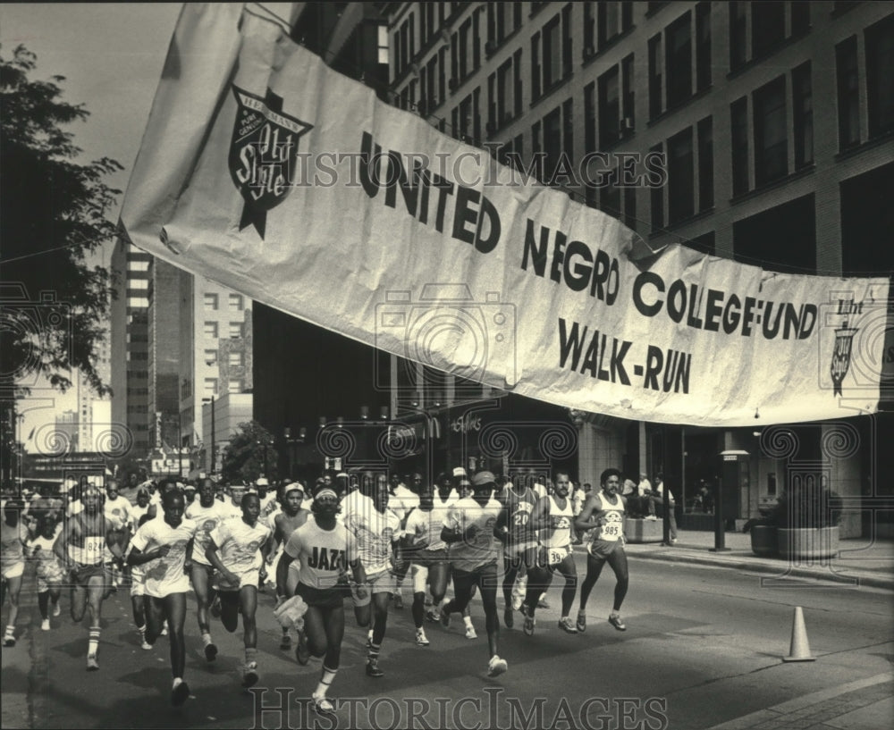 1982 Press Photo Runners of the United Negro College Fund, WI - mjc14819 - Historic Images