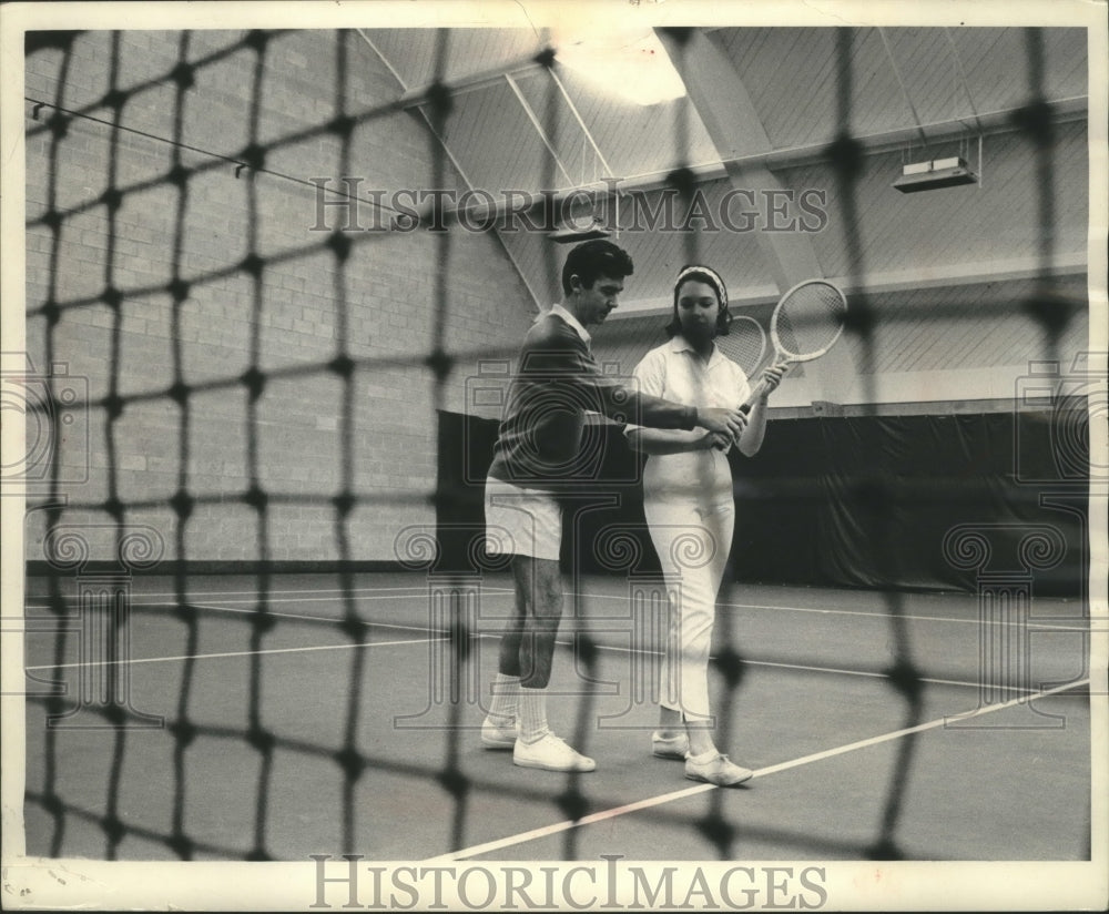 Press Photo Learning indoor tennis at Brook Club in Brookfield, Milwaukee - Historic Images