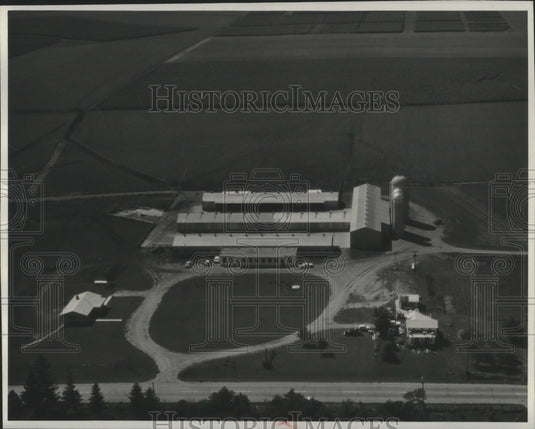 1960 Press Photo Aerial view of farm at University of Wisconsin - mjc14871 - Historic Images