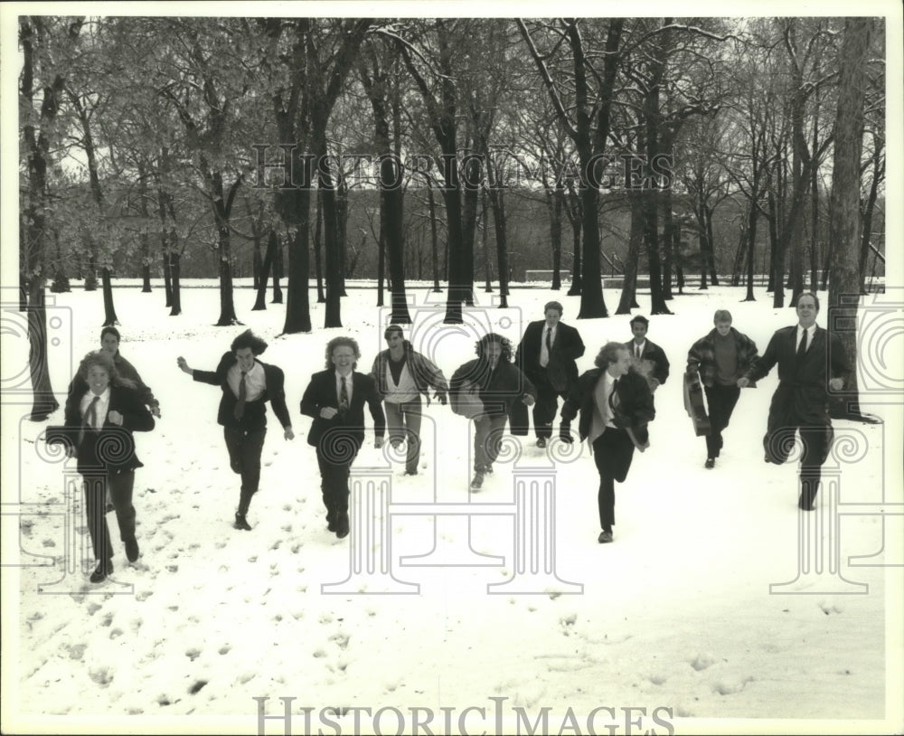1993 Press Photo Members, The University of St. Thomas Guitar Ensemble, in snow - Historic Images