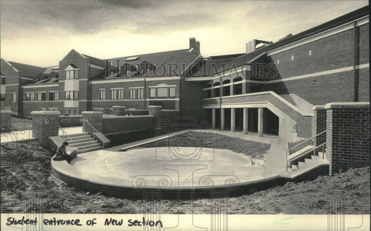 1985, Student sits outside University School of Milwaukee's new wing - Historic Images