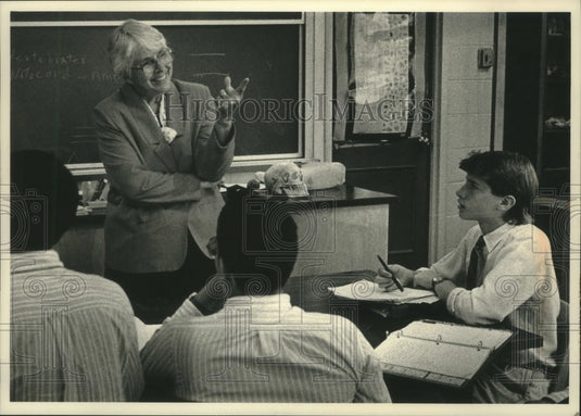 1989 Press Photo Beth Sieckman, students at University School of Milwaukee - Historic Images