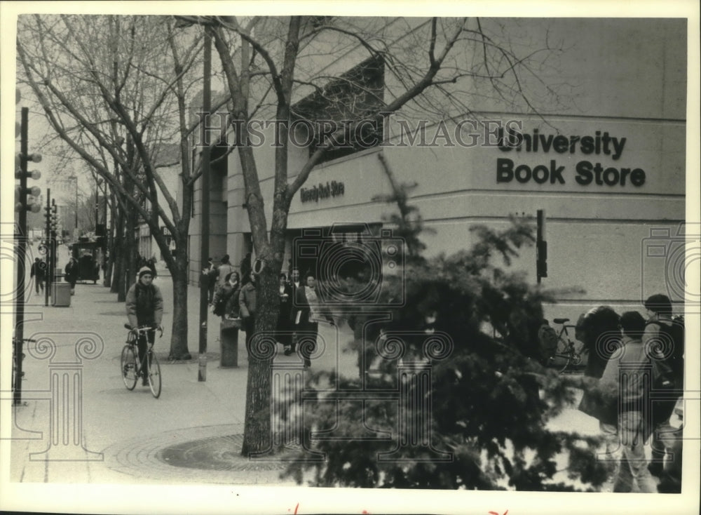 1992 UW-Madison&#39;s University Book Store on Library Mall - Historic Images