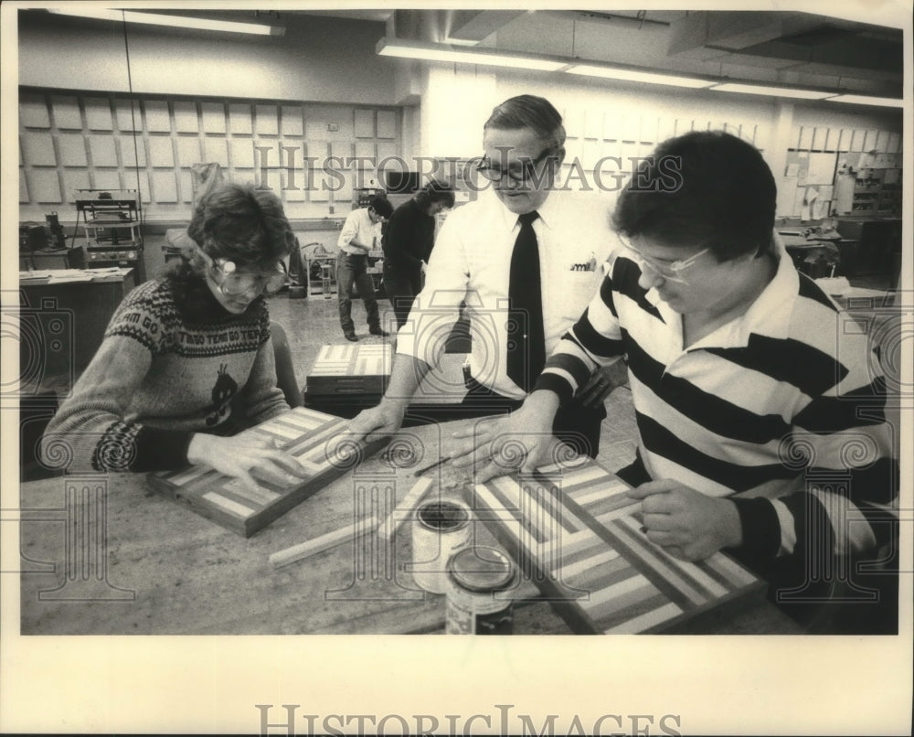 1985 Professor Douglas Stallsmith, students, University of Wisconsin - Historic Images
