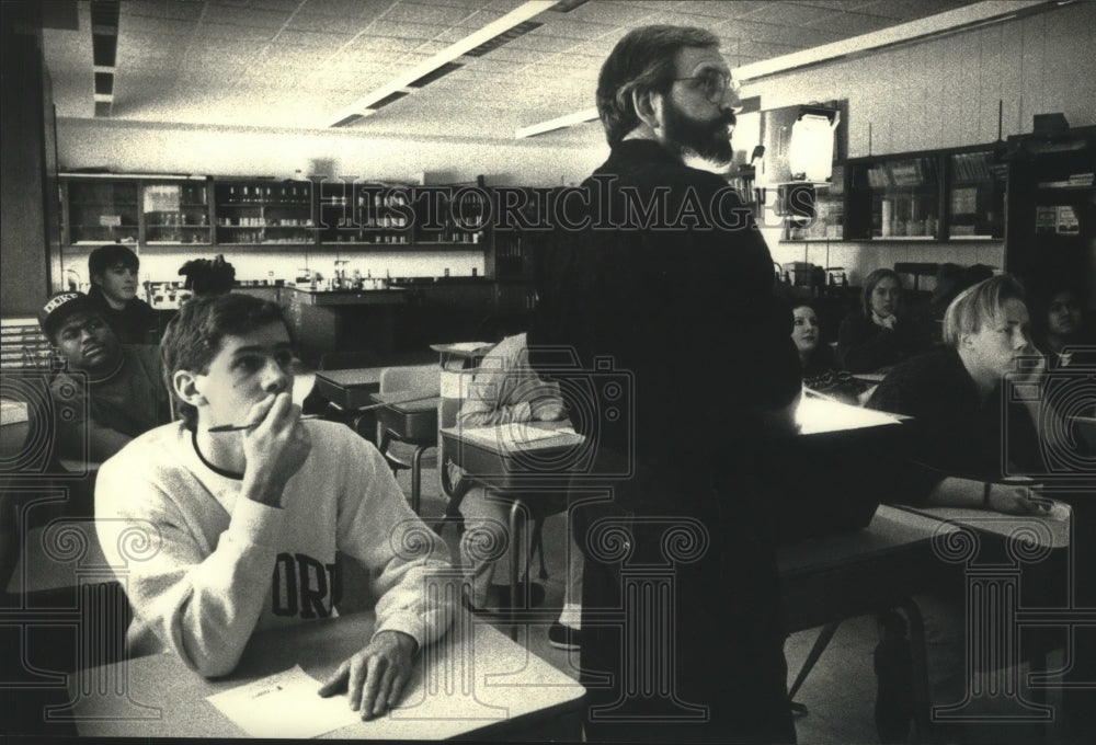 1991 Press Photo John Horlivy, students in class, University School of Milwaukee - Historic Images