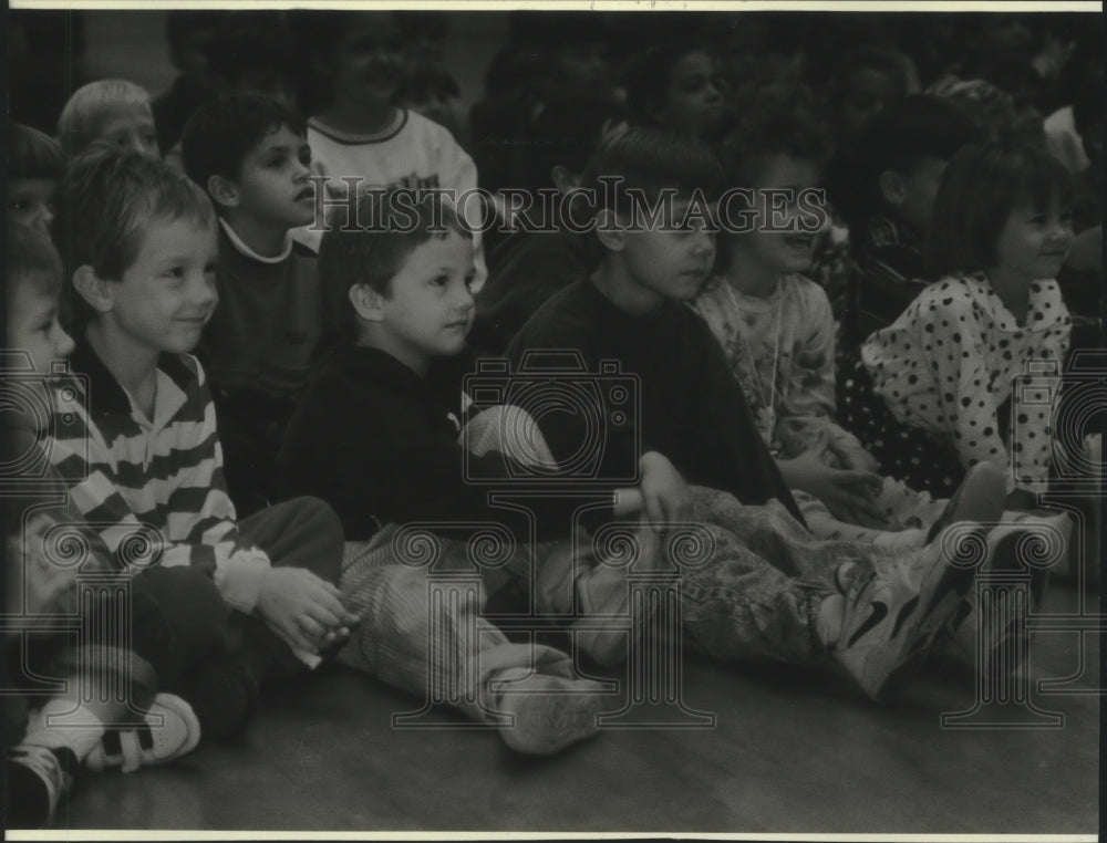 1993, University Lake School students watch &quot;Totem Tales&quot; - mjc14948 - Historic Images