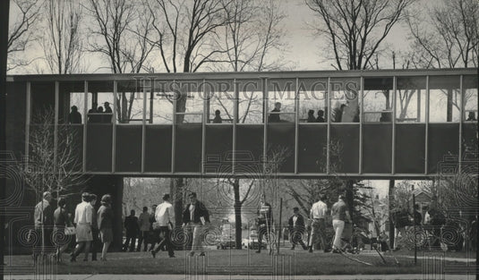 1969 Press Photo Students at the University of Wisconsin-Superior campus - Historic Images