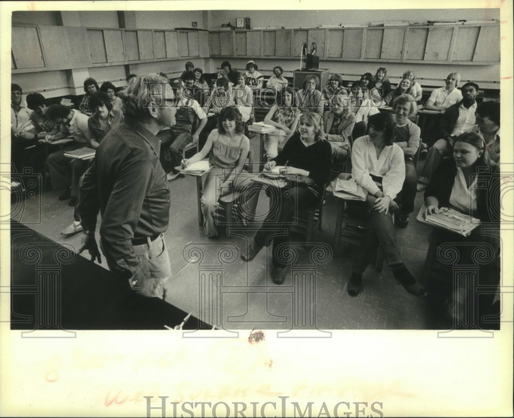 1980, A class at University of Wisconsin-Superior&#39;s Barstow Hall - Historic Images