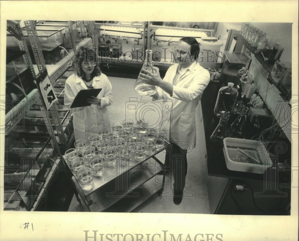 1986 Press Photo University of Wisconsin-Superior student and teacher, at work - Historic Images