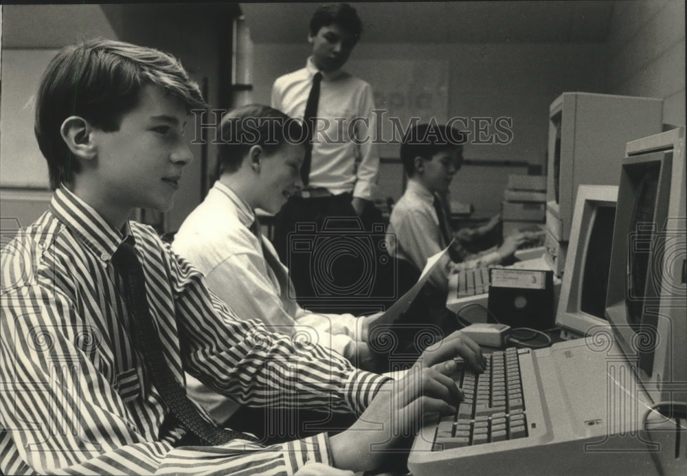 1989 Press Photo University School of Milwaukee students using computers - Historic Images
