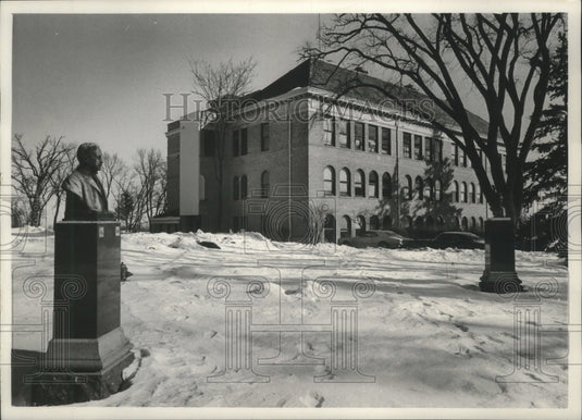 1971, A view of a University of Wisconsin-Whitewater building - Historic Images