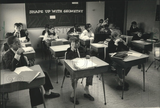 1989, Typical classroom of students at University School of Milwaukee - Historic Images