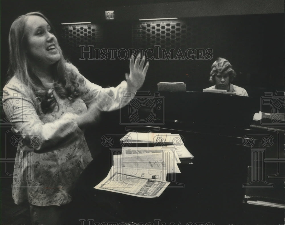 Press Photo Mary Ellen Johnson chorus leader, University Of Wisconsin - Historic Images