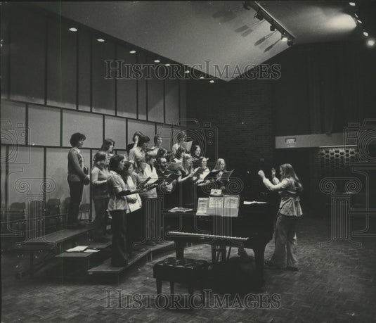 1976 Press Photo University of Wisconsin- Whitewater Student Chorus - mjc15013 - Historic Images
