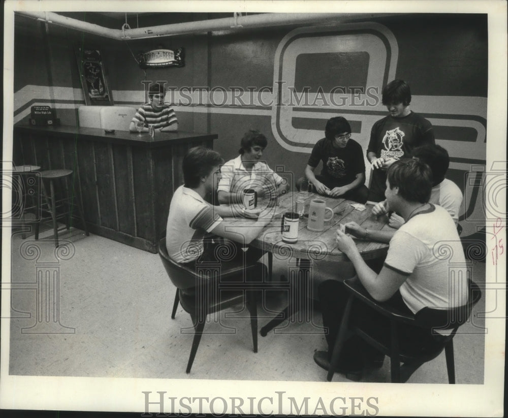 1978 Press Photo University of Wisconsin - Whitewater students in The Cellar. - Historic Images