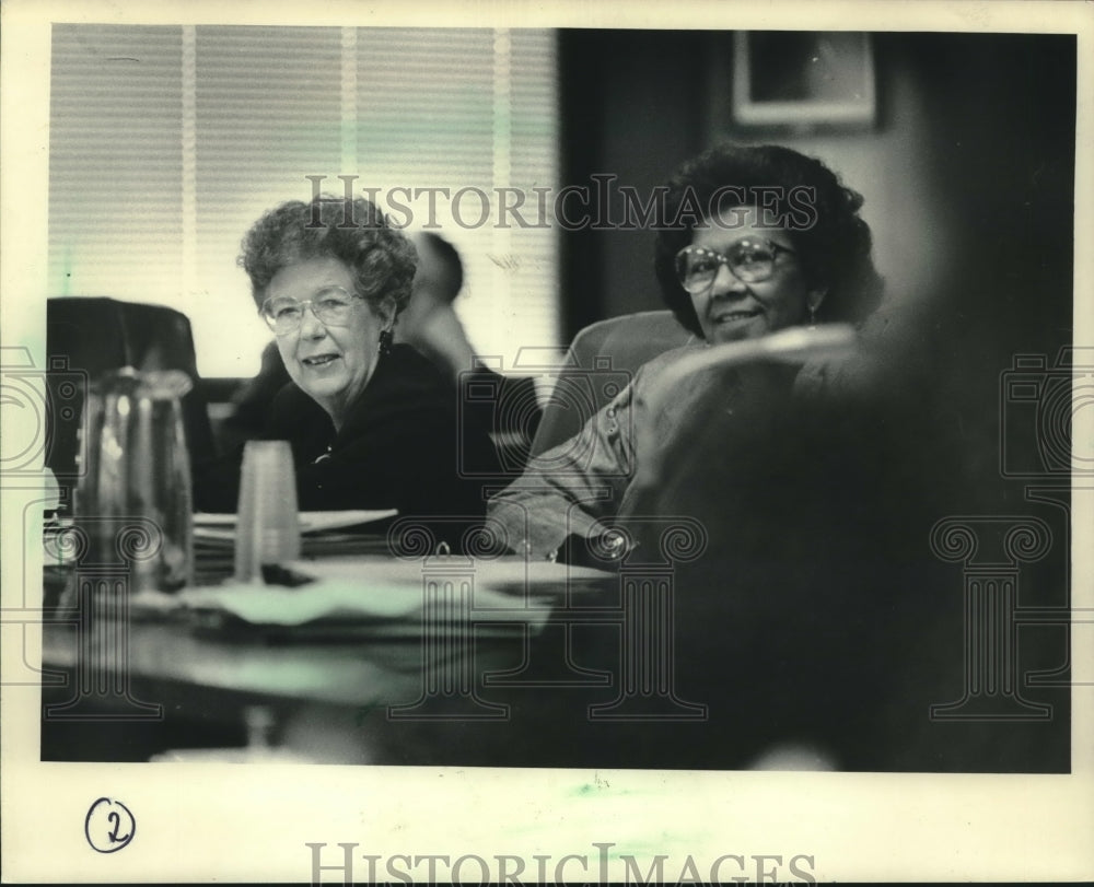 1985 Press Photo Regents Ruth C. Clausen and Edith N. Finlayson of Wisconsin - Historic Images