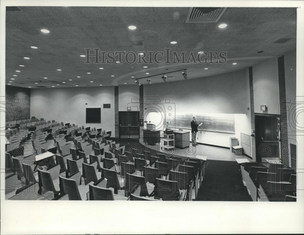 1974, Dean Daniel Trainer, lecture hall College of Natural Resources - Historic Images