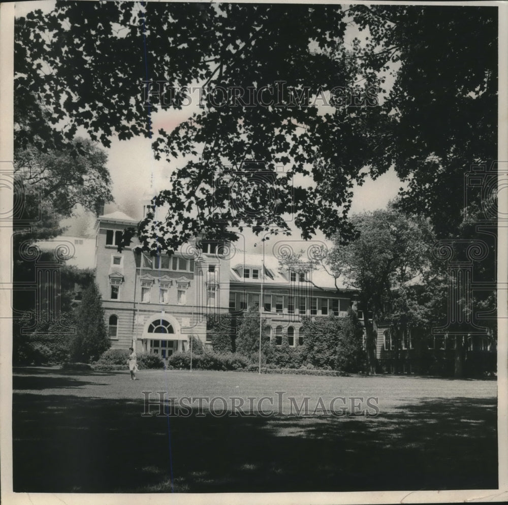 1967 Press Photo Stevens Point State university may lose its Old Main building- Historic Images