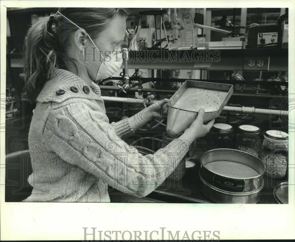 1982, Ann Kennedy works with insects in University of Wisconsin lab - Historic Images