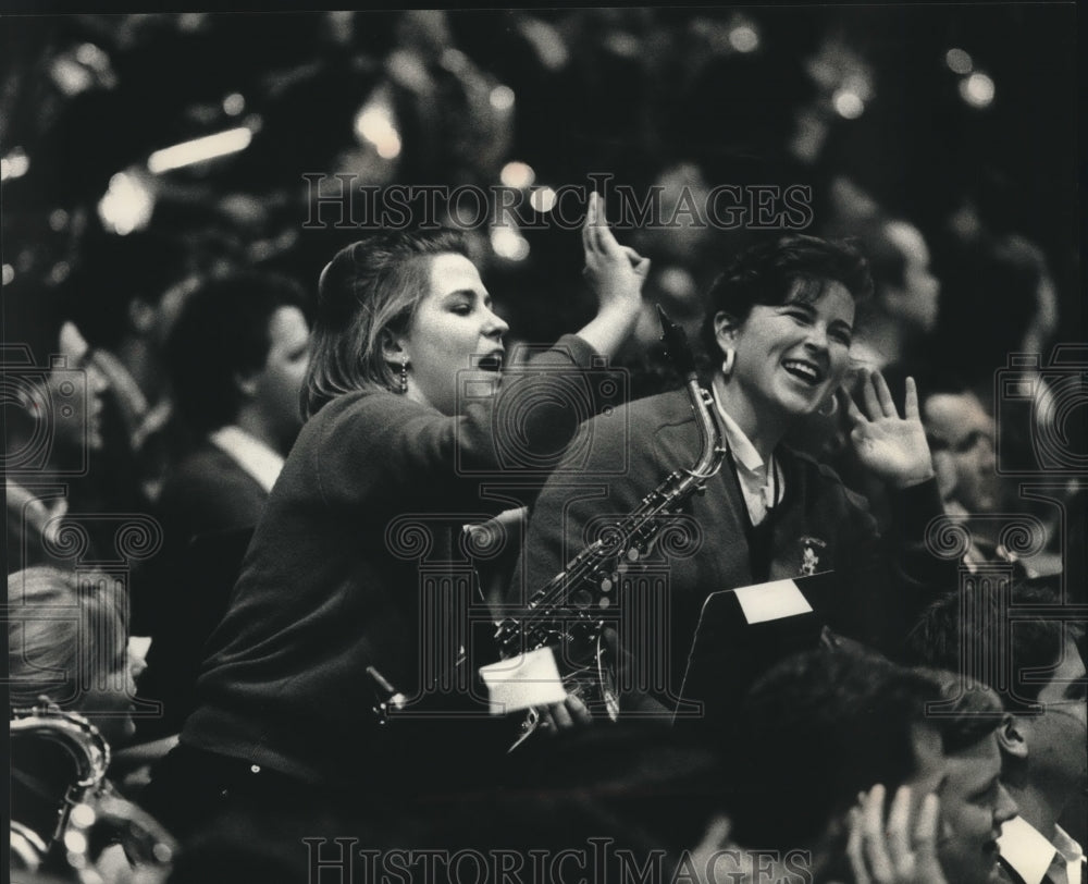 1989 Press Photo Saxophonists in Oak Creek High School&#39;s Varsity Band - Historic Images