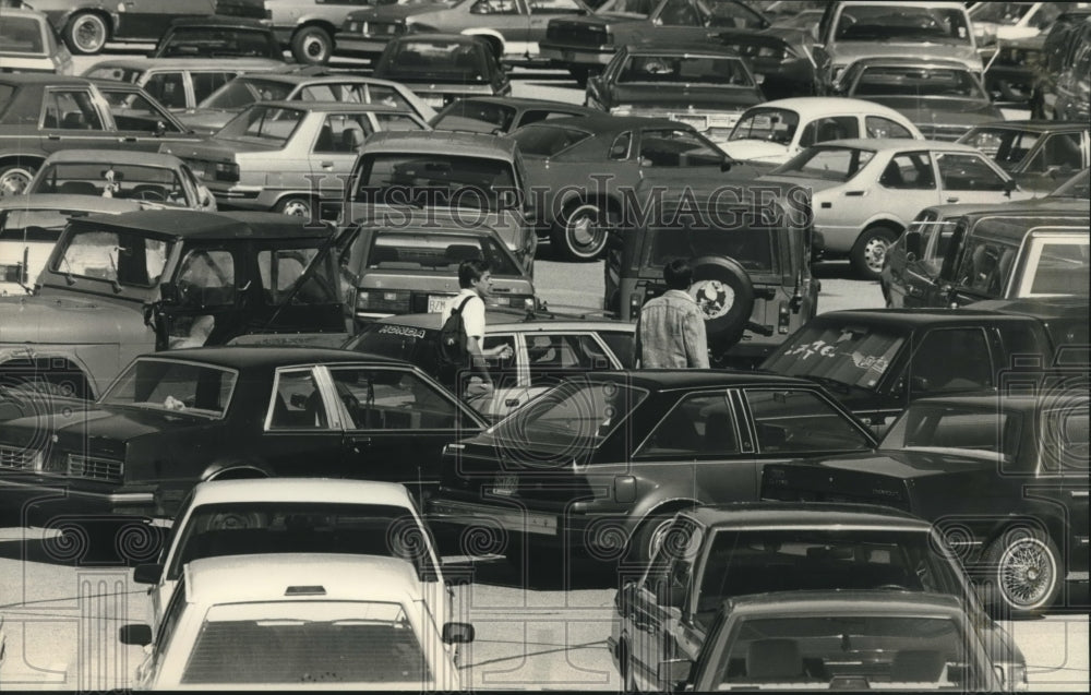 1988, Packed parking lot at University of Wisconsin Washington County - Historic Images
