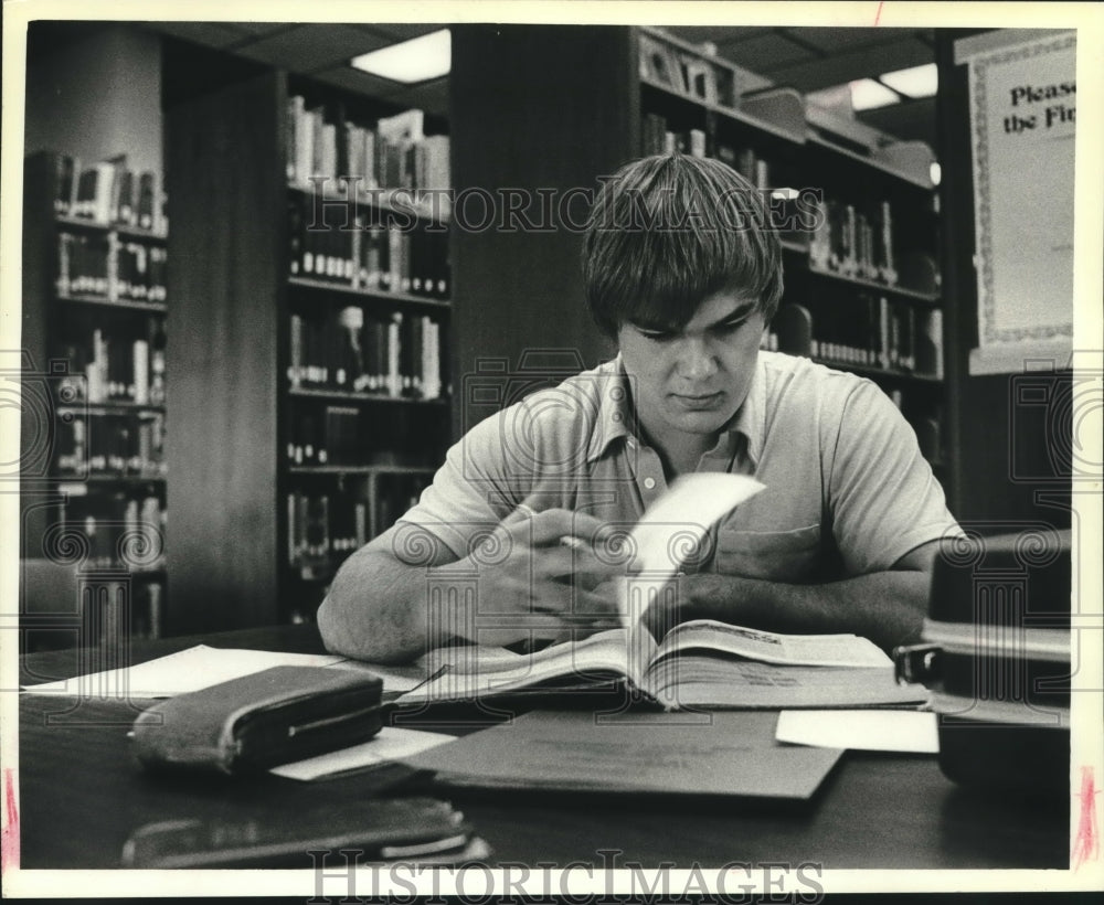 1980 Press Photo Mark Peterson, Student at University of Wisconsin-Barron County - Historic Images