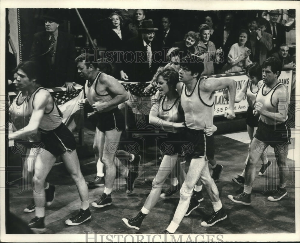 1970 Press Photo Jane Fonda and Michael Sarrazin in The Misery of the Marathon - Historic Images