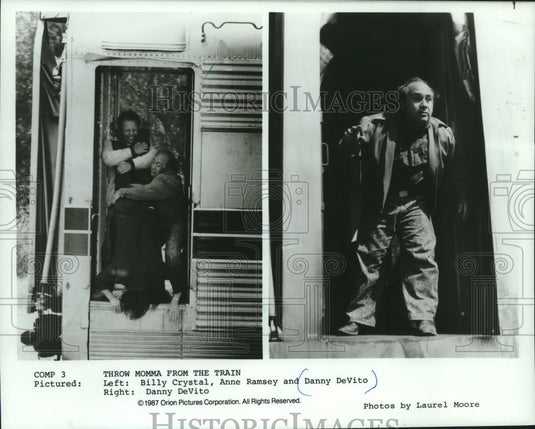 1988 Billy Crystal, Anne Ramsey, and Danny DeVito in movie - Historic Images
