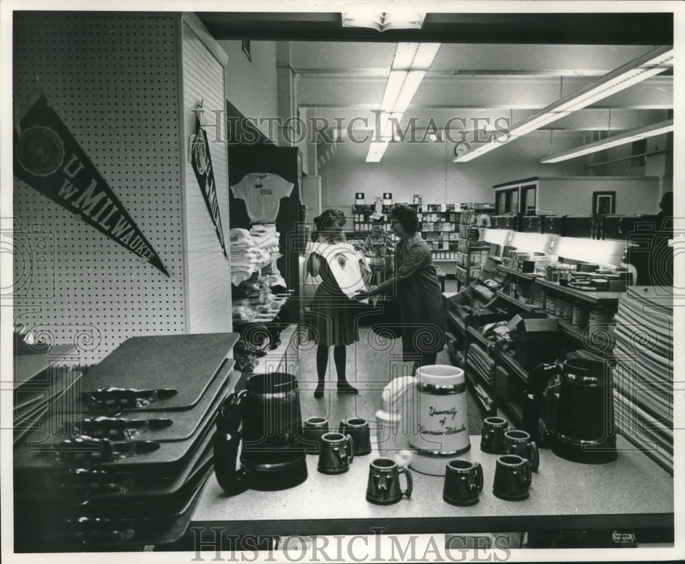 1961, Inside University of Wisconsin-Milwaukee&#39;s Student Union - Historic Images