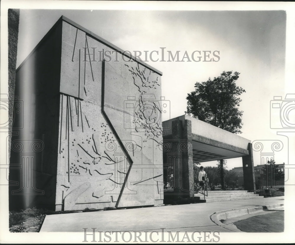 1964 Press Photo Art facade of University of Wisconsin-Milwaukee&#39;s Student Union-Historic Images