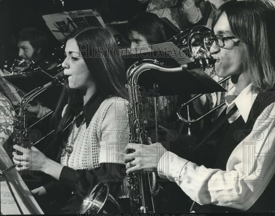 1974 Press Photo UWM Jazz Ensemble's Joann Marie & Robert Torner - mjc15294 - Historic Images