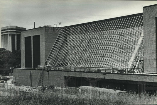 1982, University of Wisconsin-Madison's School of Veterinary building - Historic Images