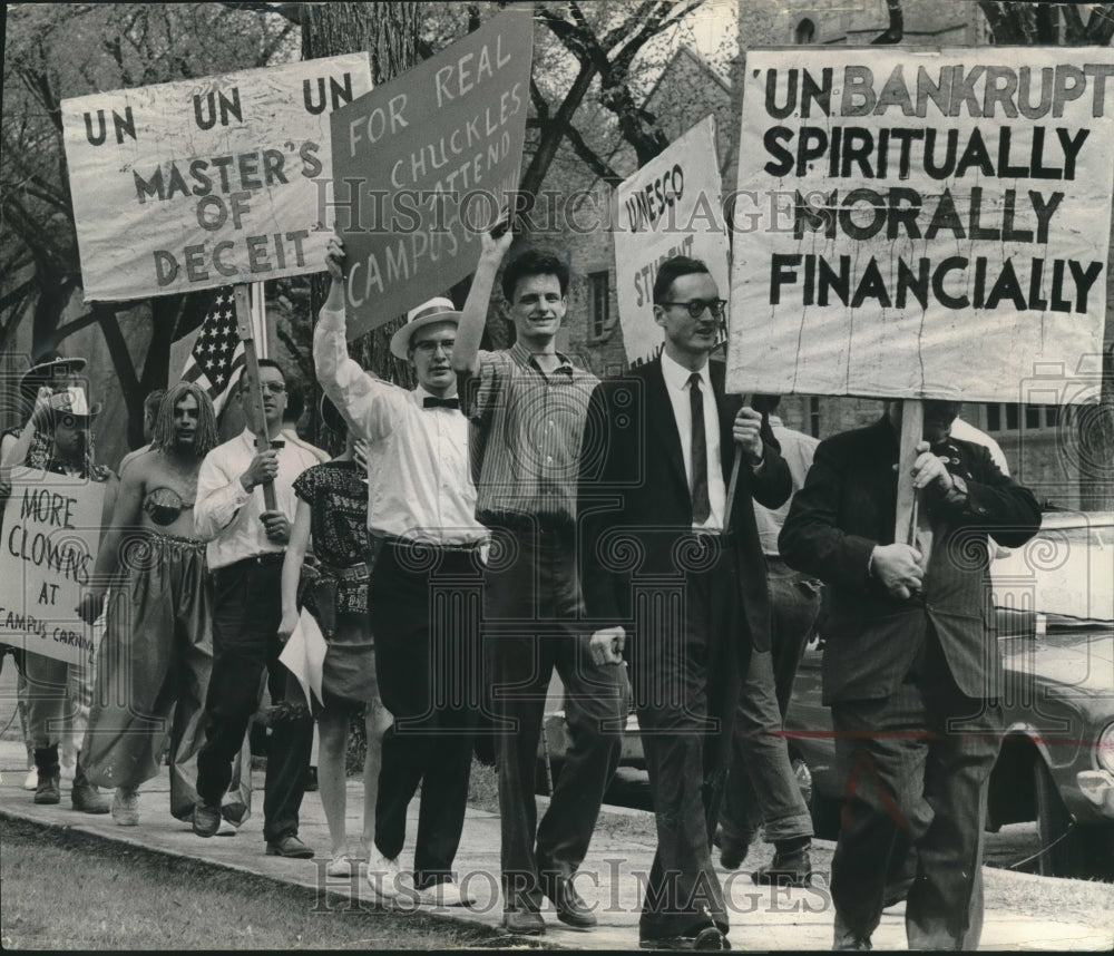 1962, University of Wisconsin - Milwaukee students protesting - Historic Images