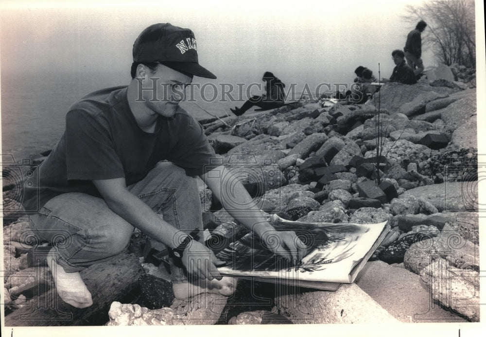 1993 Chad Cook, students on lake front drawing, Wisconsin. - Historic Images