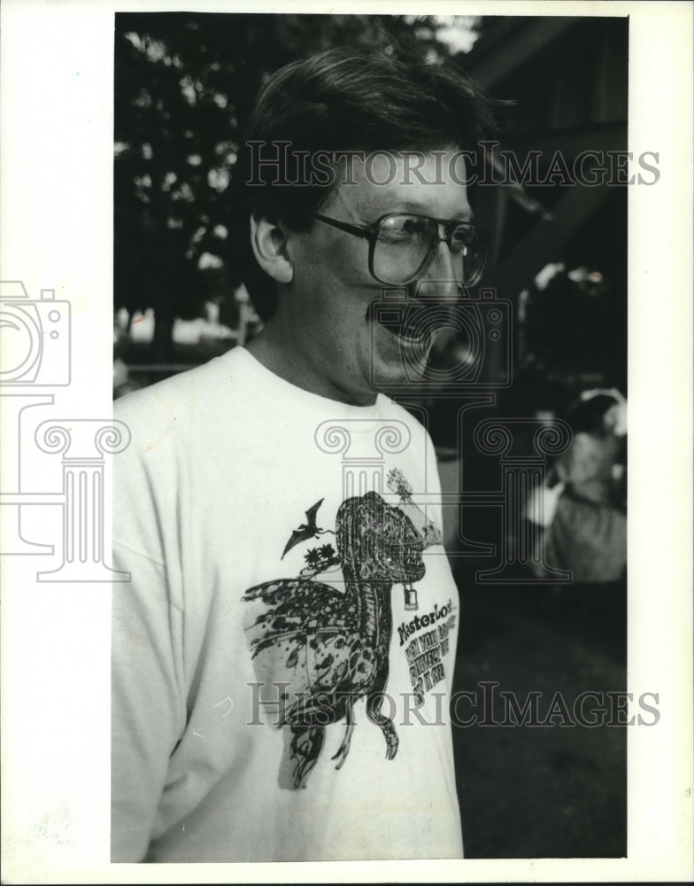 1994 Erv Szpek organized a block watch party for his neighborhood - Historic Images