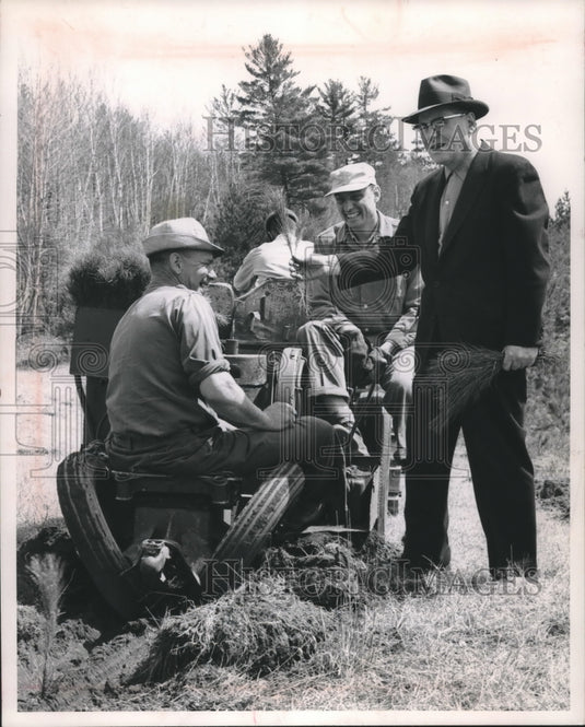 1962 Press Photo M.N. Taylor executive director Trees for Tomorrow Inc.-Historic Images