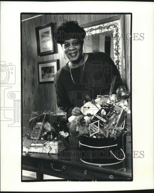1993, Sharon Stricklin of Baskets on Occasion in Milwaukee - Historic Images