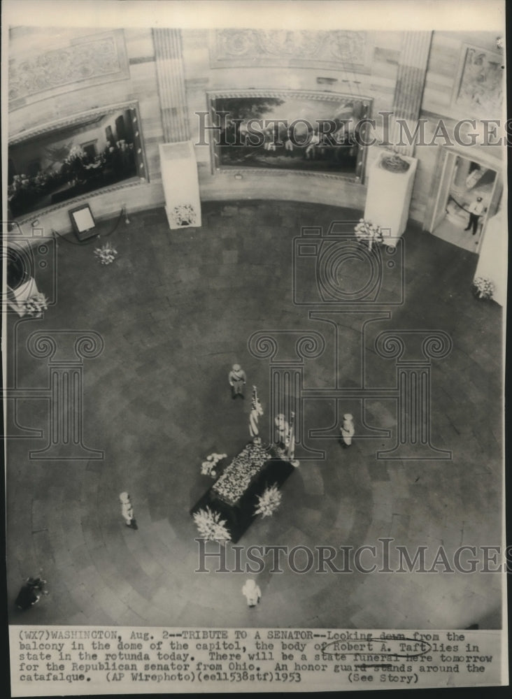 1953, Robert A. Taft lies in state at the rotunda, Washington - Historic Images