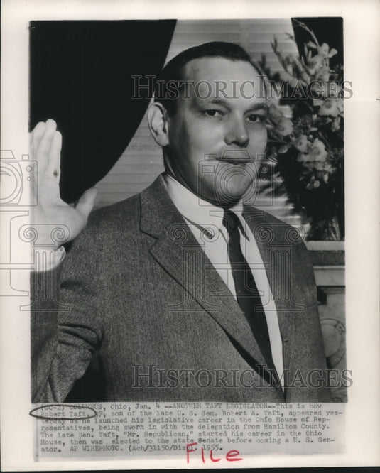 1955 Press Photo Robert Taft being sworn into the senate Columbus, Ohio - Historic Images