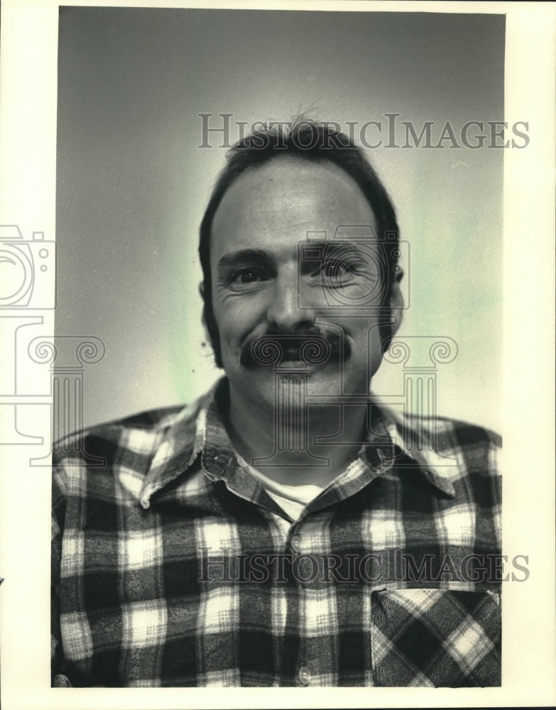 1987 Press Photo Lee Sutton is a member of New Horizons North in Wisconsin - Historic Images