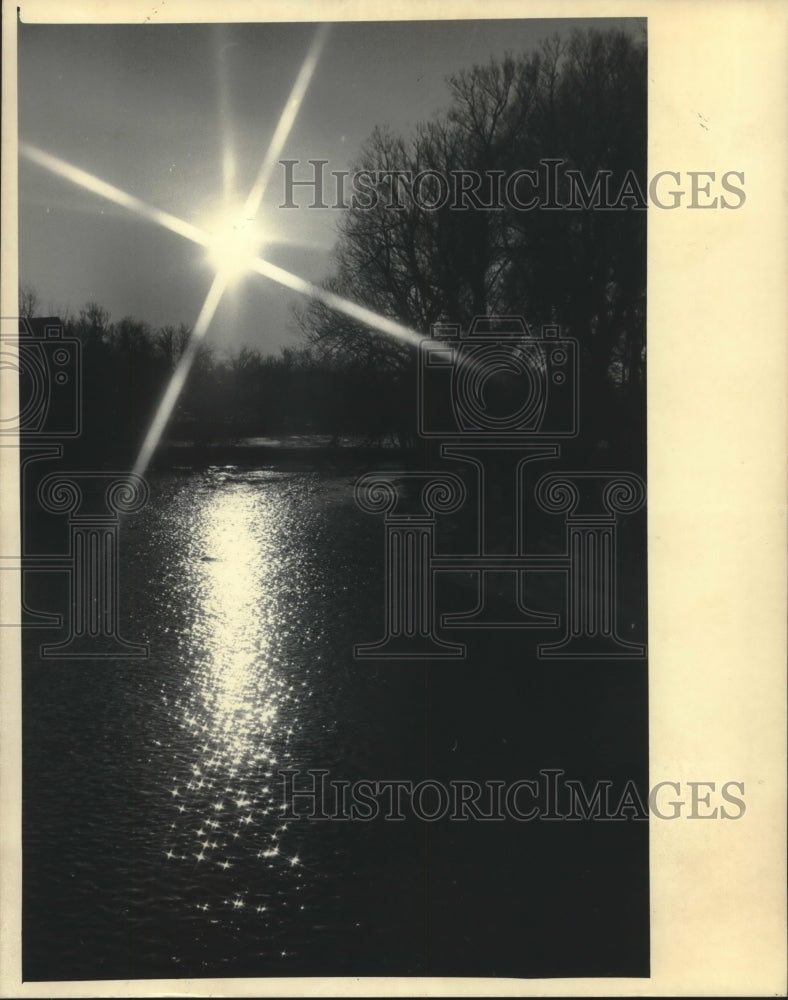 1985 Press Photo Sun rays over the Milwaukee River in Waubeka - mjc15485 - Historic Images