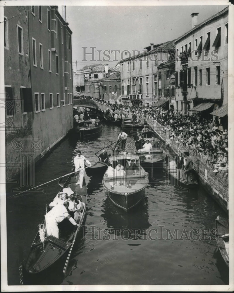 1955, Gondolas, Venice for Prince Alfonso Hohenloe-Langenburg wedding - Historic Images