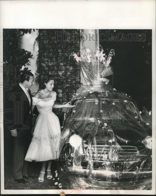 1955, Prince Alfonso Hohenloe-Langenburg and wife admire car gift - Historic Images